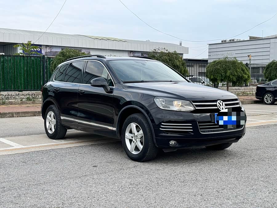 Volkswagen Touareg 2012 car image #3