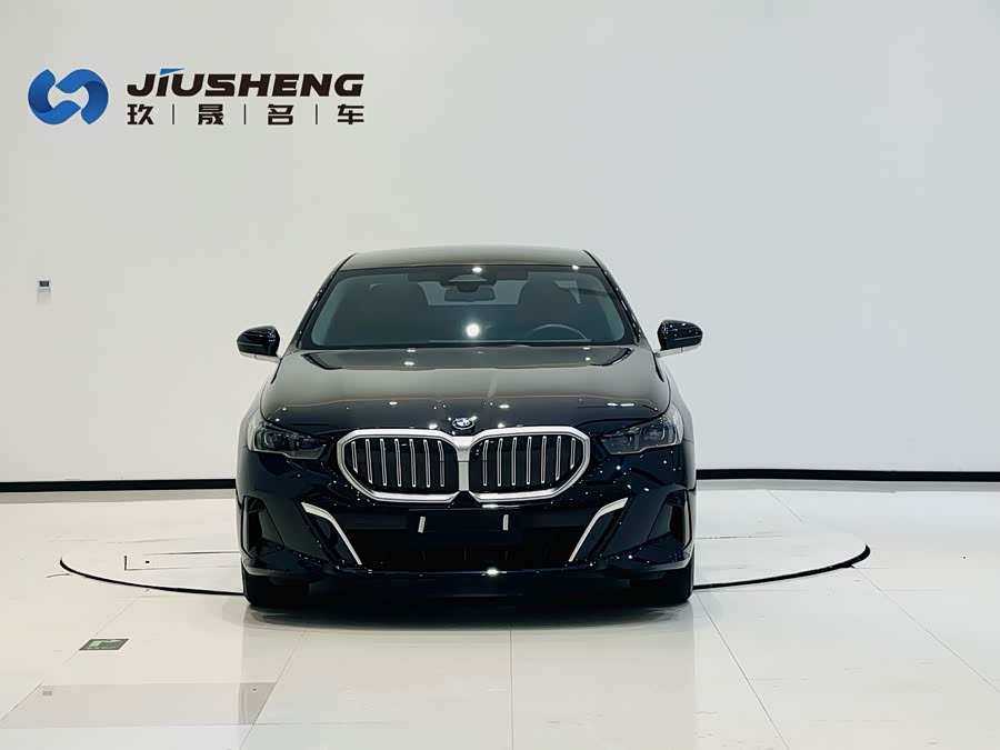 BMW 5 Series 2025 #3 BMW 5 Series 2025 car image #3