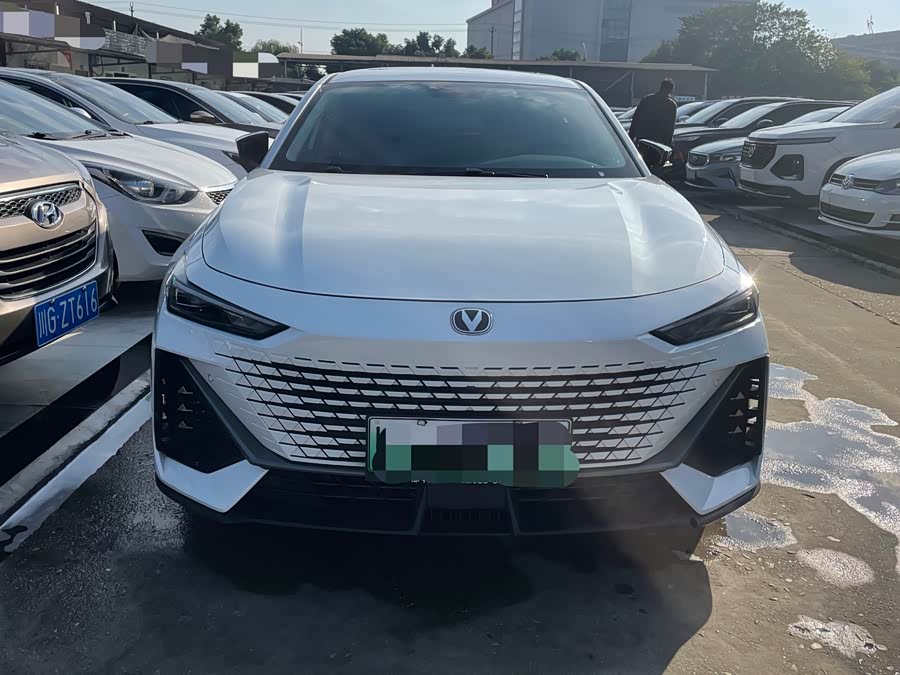 Changan UNI-V iDD 2023 car image #3