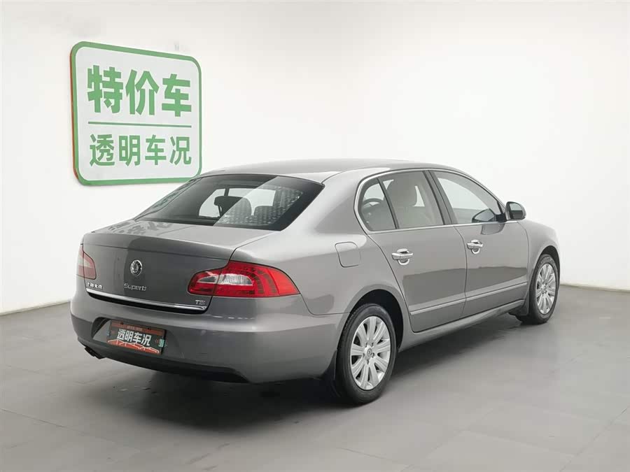 Skoda Superb 2012 immagine di auto #3