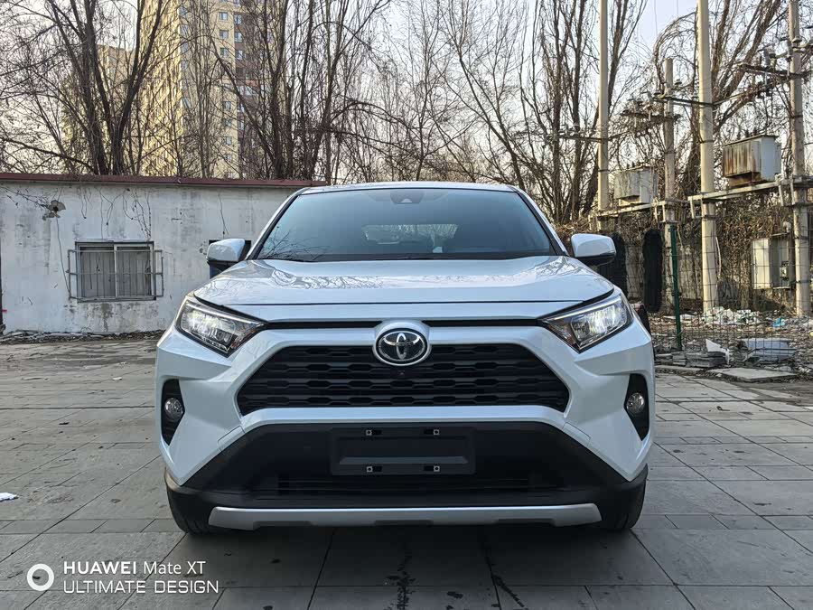 Toyota RAV4 2023 car image #3