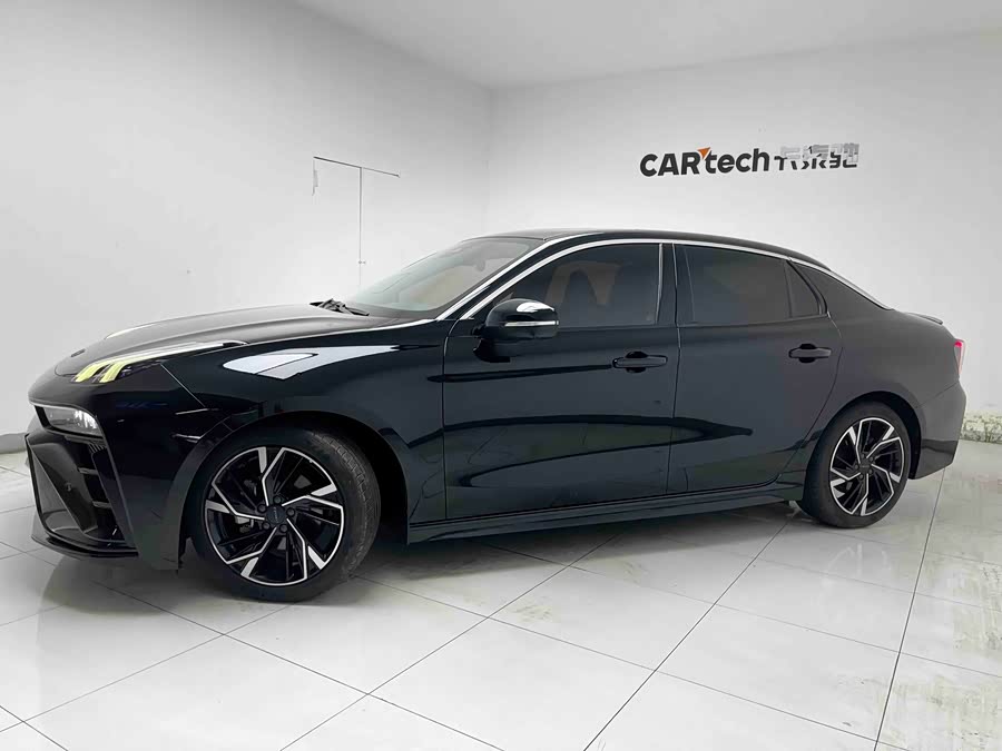 Lynk & Co 03 2022 car image #3