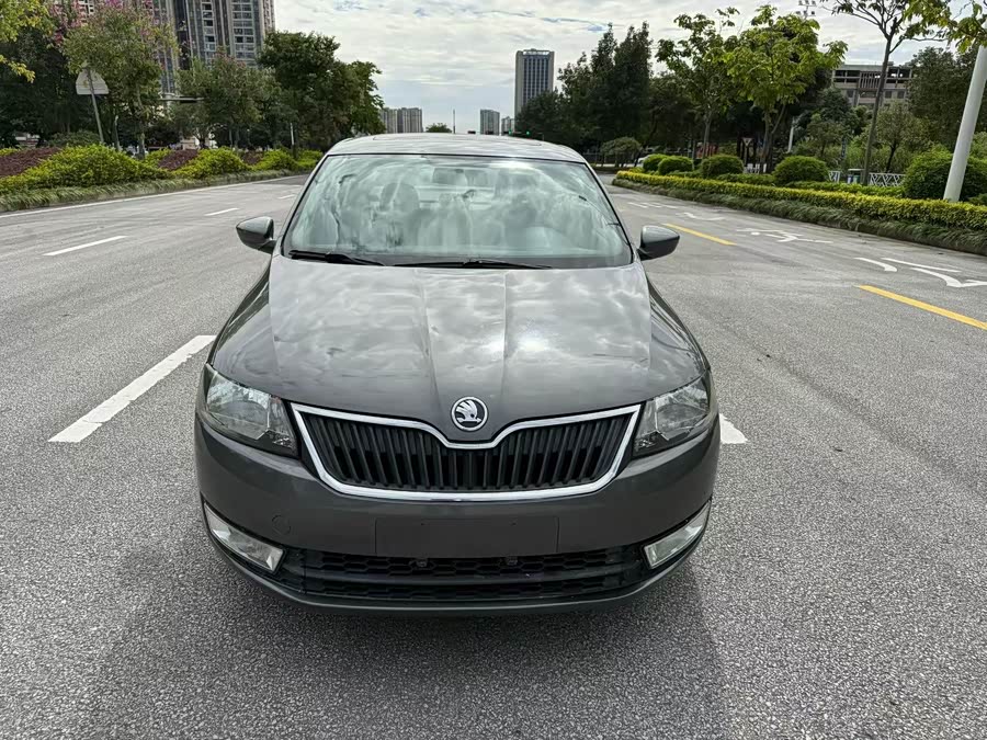 Skoda Rapid 2013 car image #3
