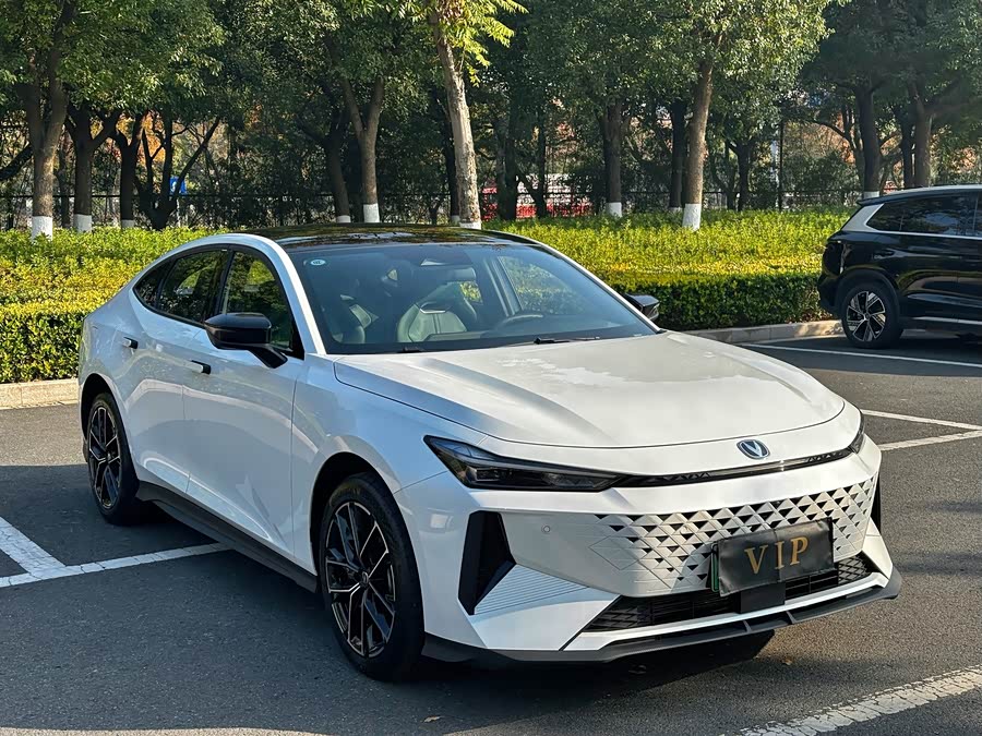 Changan UNI-V iDD 2025 car image #3