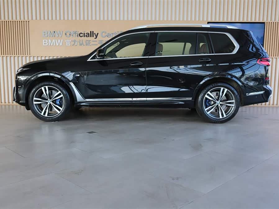 BMW X7 2025 car image #3