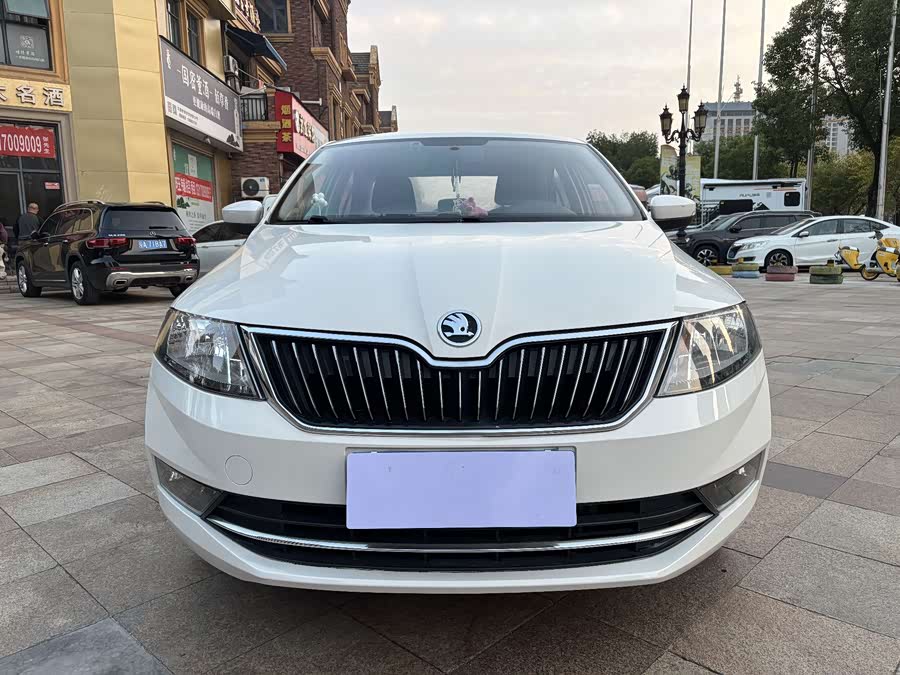 Skoda Rapid 2018 imagen de coche #3