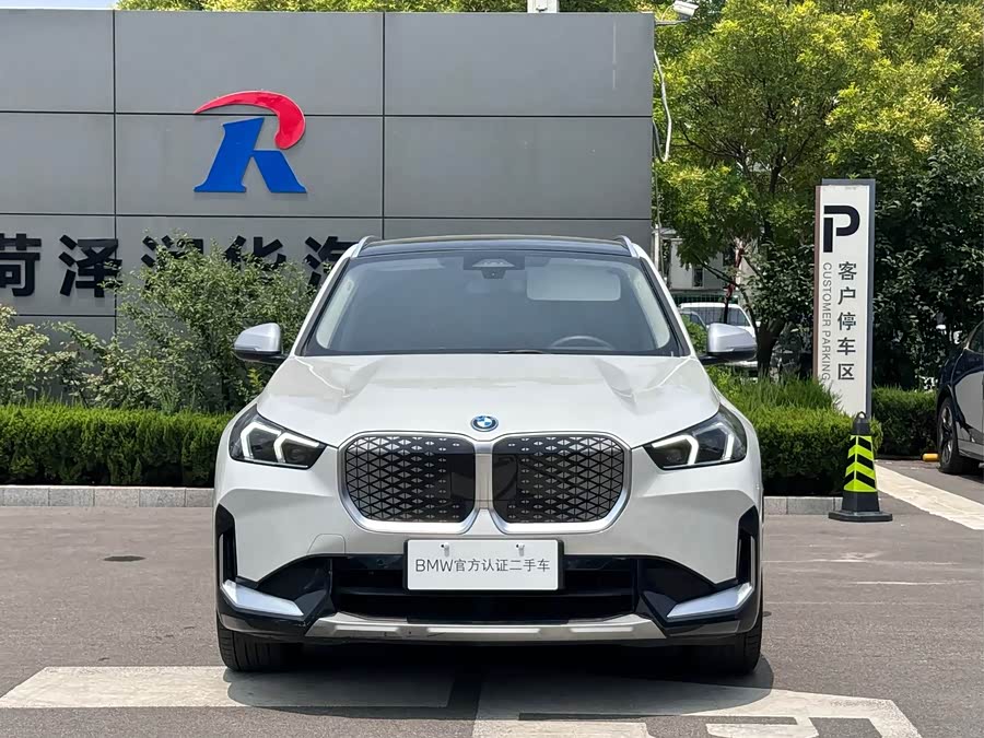 BMW iX1 2024 car image #3