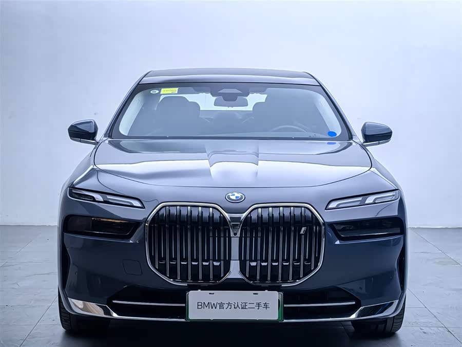 BMW i7 2024 car image #3