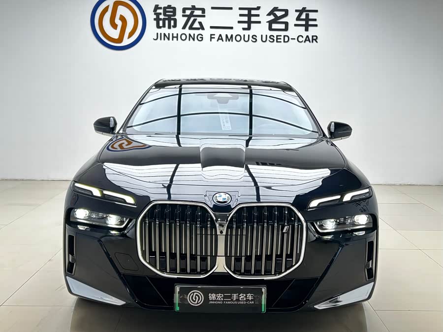 BMW i7 2023 صورة سيارة #3