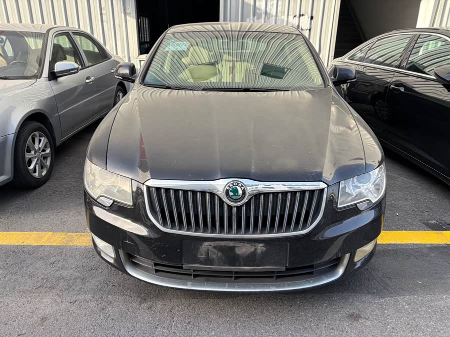 Skoda Superb 2010 car image #3