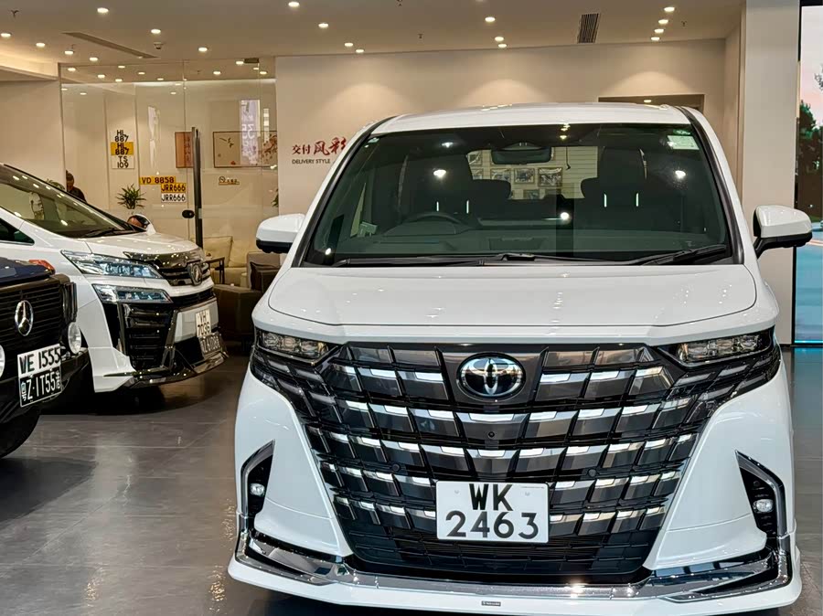 Toyota Alphard #3 Toyota Alphard car image #3
