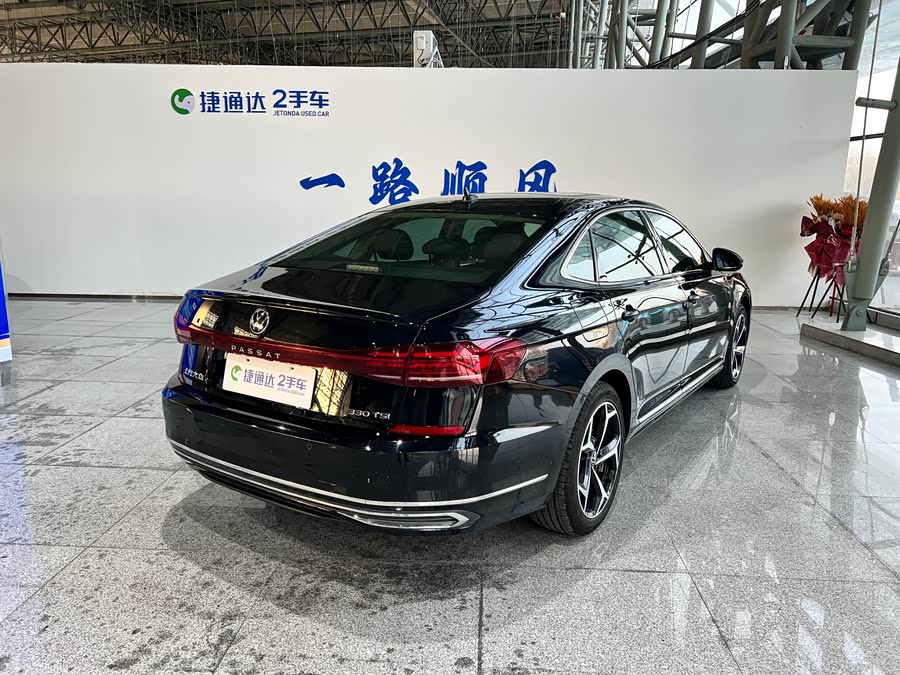 Volkswagen Passat 2023 car image #3