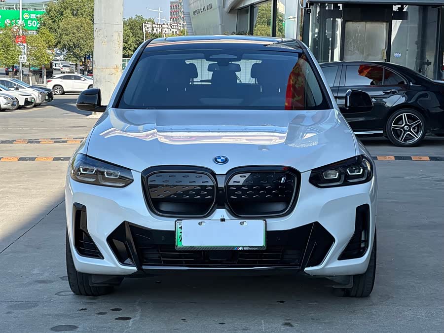 BMW iX3 2023 immagine di auto #3