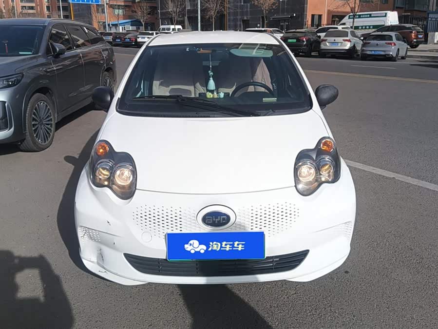 BYD e1 2020 car image #3
