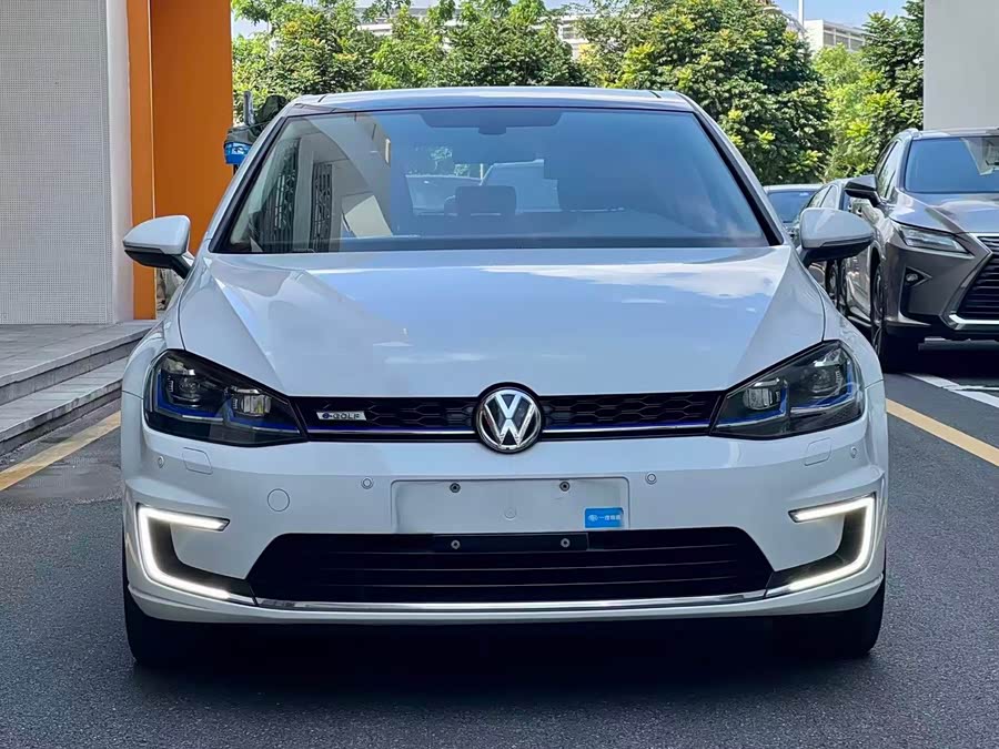 Volkswagen Golf Pure Electric 2020 car image #3