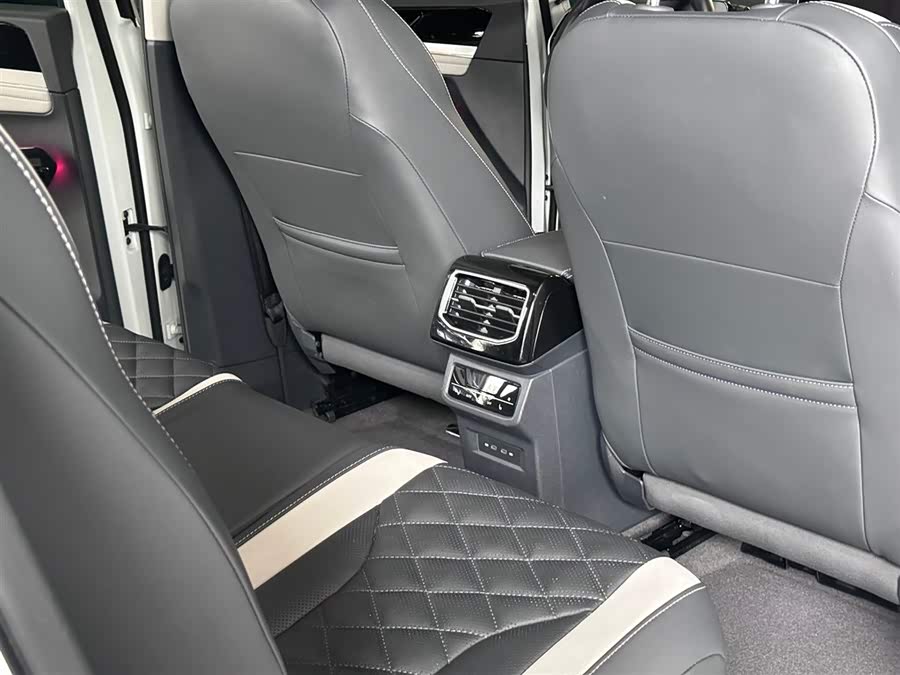 Volkswagen ID.6 Crozz 2024 car image #3