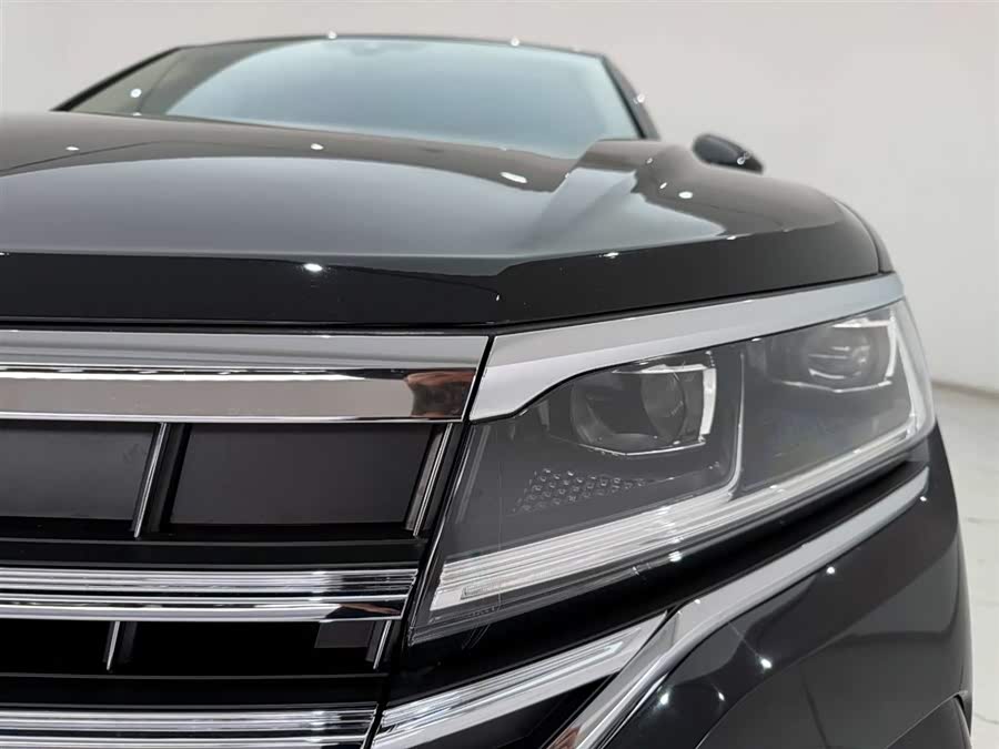 Volkswagen Touareg 2023 immagine di auto #3