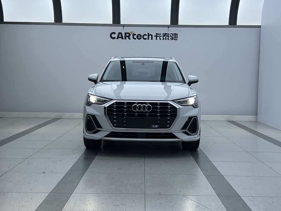 Audi Q3 2022 car image #3