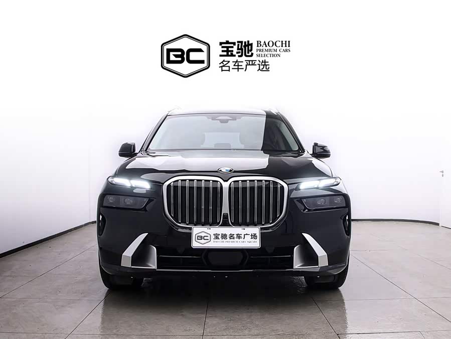 BMW X7 2023 immagine di auto #3