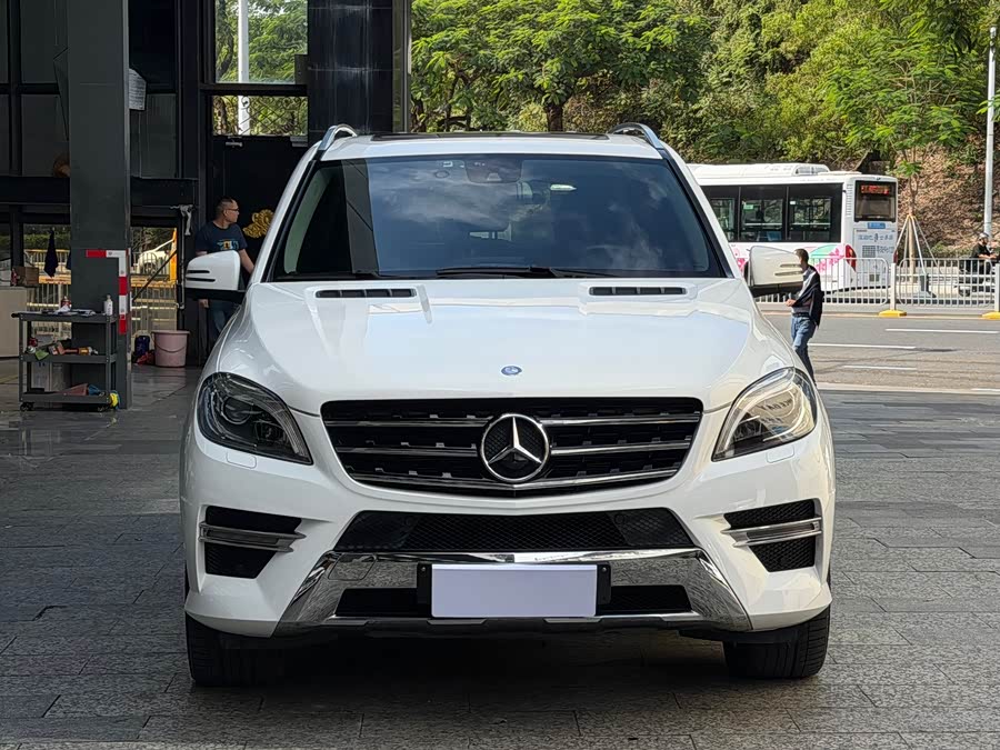 Mercedes-Benz M Class 2015 car image #3