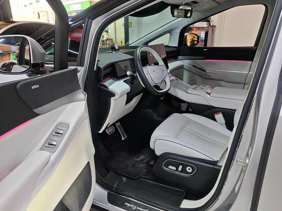 Xpeng X9 2024 imagem de carro #3