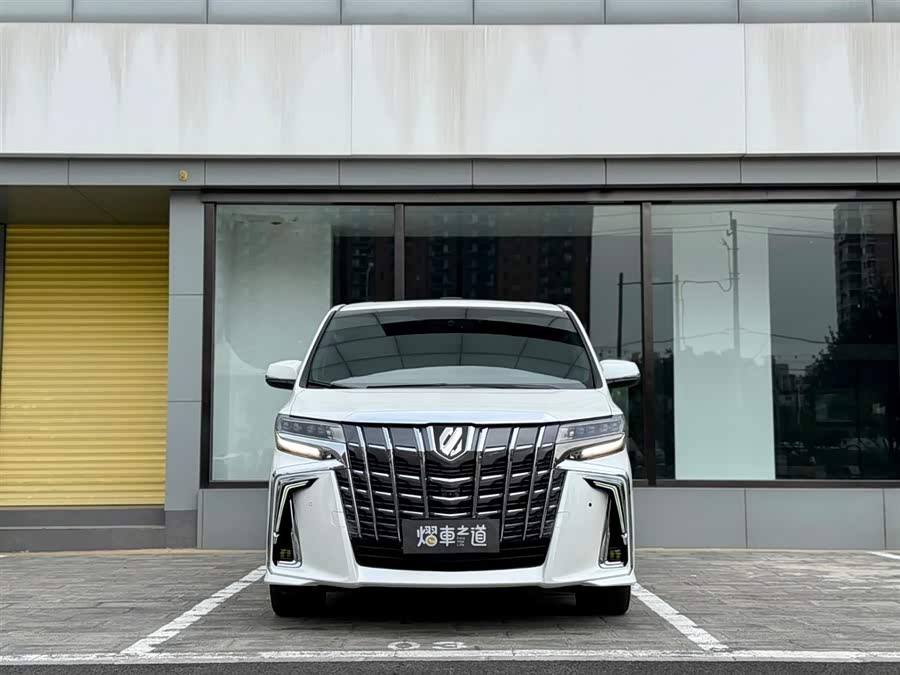 Toyota Alphard 2019 car image #3