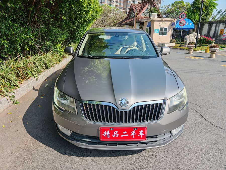 Skoda Superb 2014 car image #3