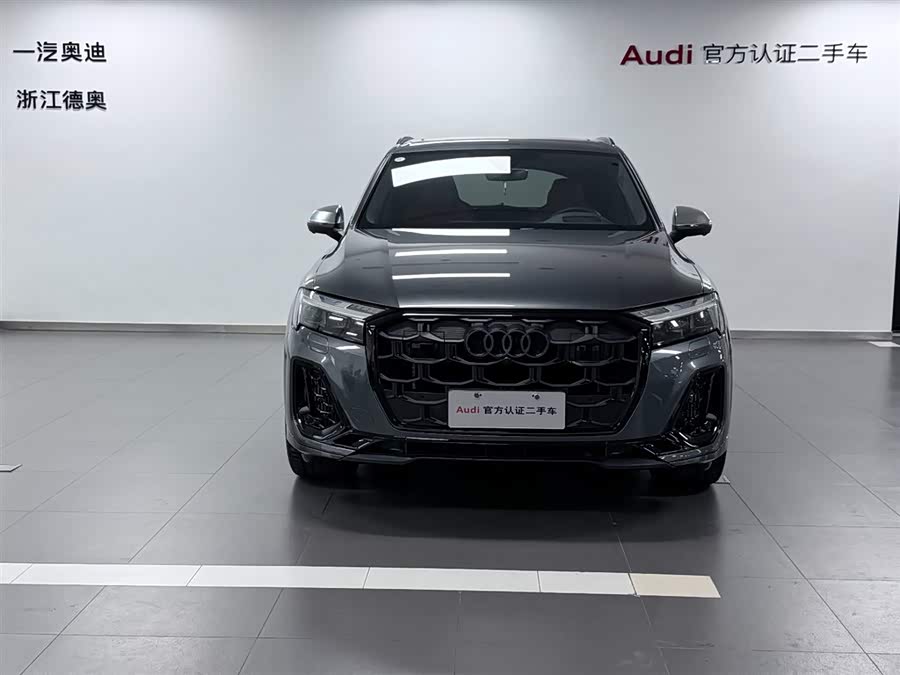 Audi SQ7 2024 car image #3