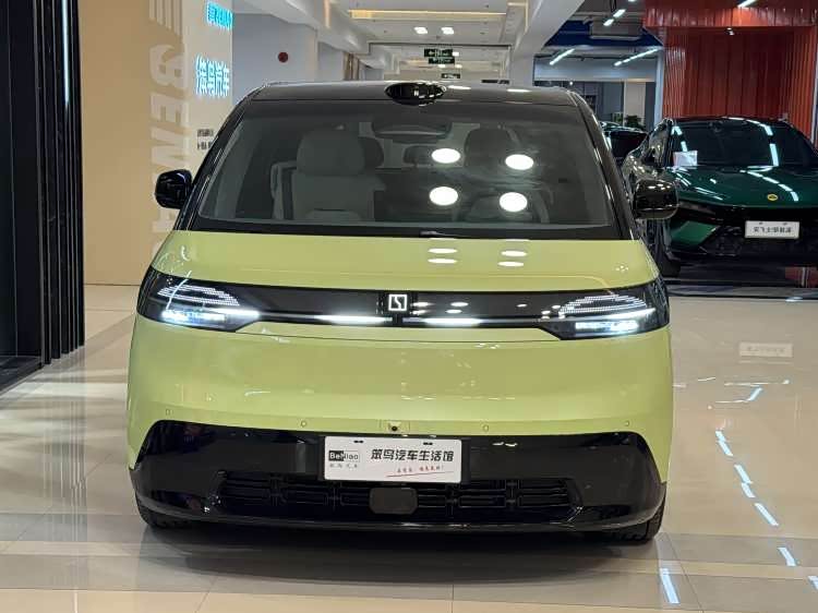 极氪 极氪MIX 2024 汽车图片 #3