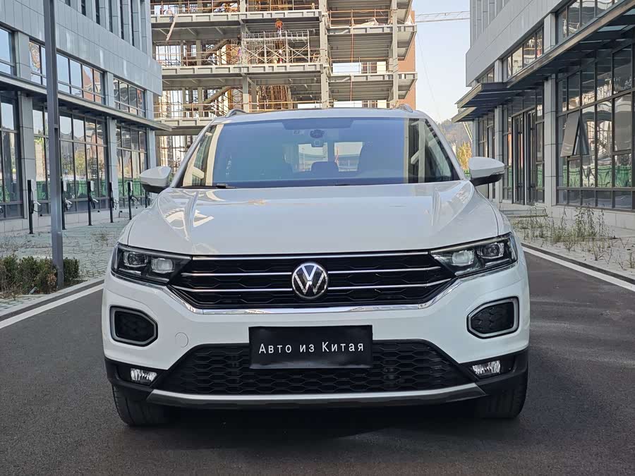 Volkswagen T-Roc 2022 car image #3