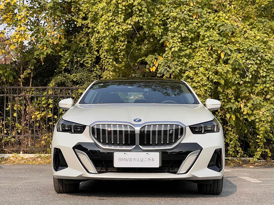BMW i5 2025 immagine di auto #3