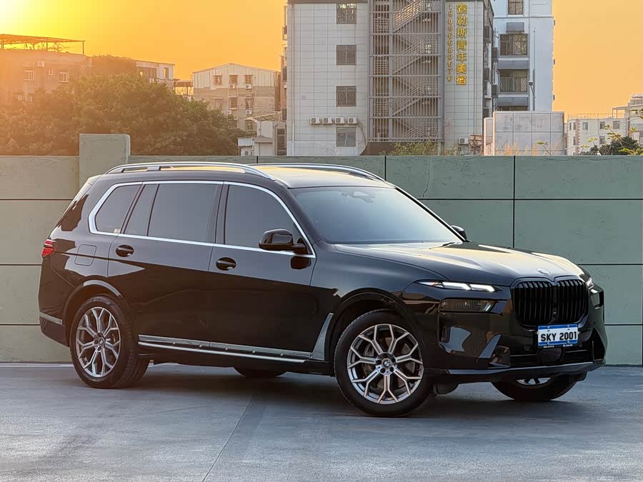 BMW X7 2024 immagine di auto #3