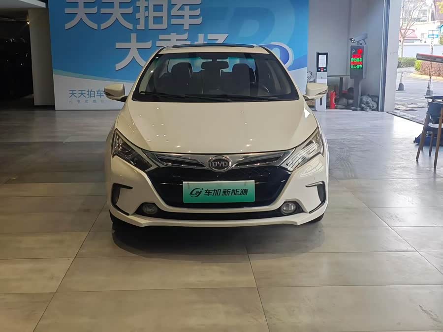 BYD Qin New Energy 2015 #3 BYD Qin New Energy 2015 car image #3