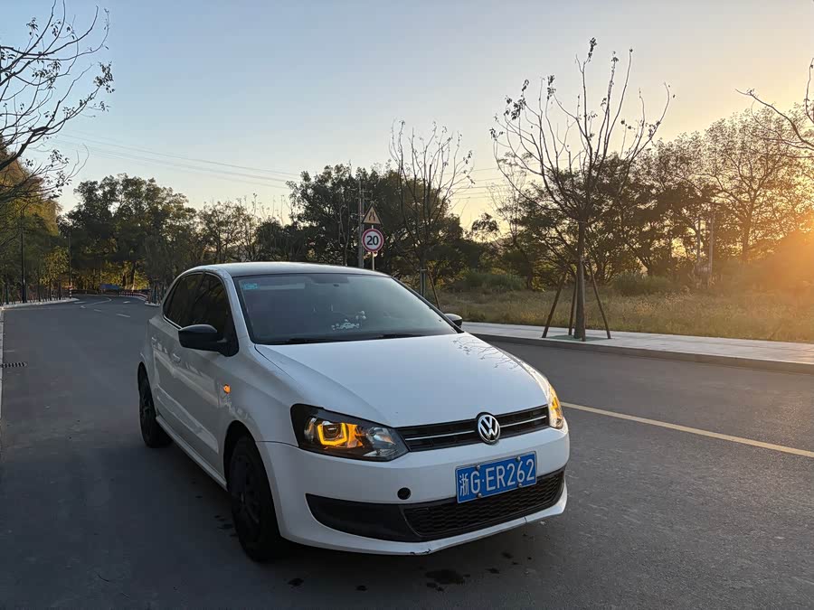 Volkswagen Polo 2014 car image #3