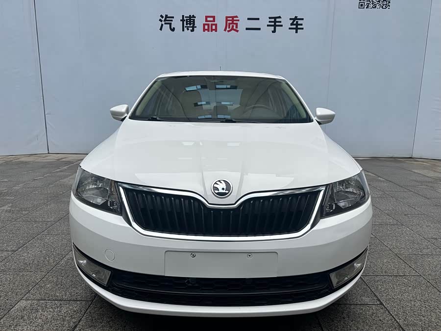 Skoda Rapid 2015 imagen de coche #3
