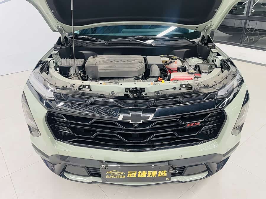 Chevrolet Equinox Plus 2024 car image #3