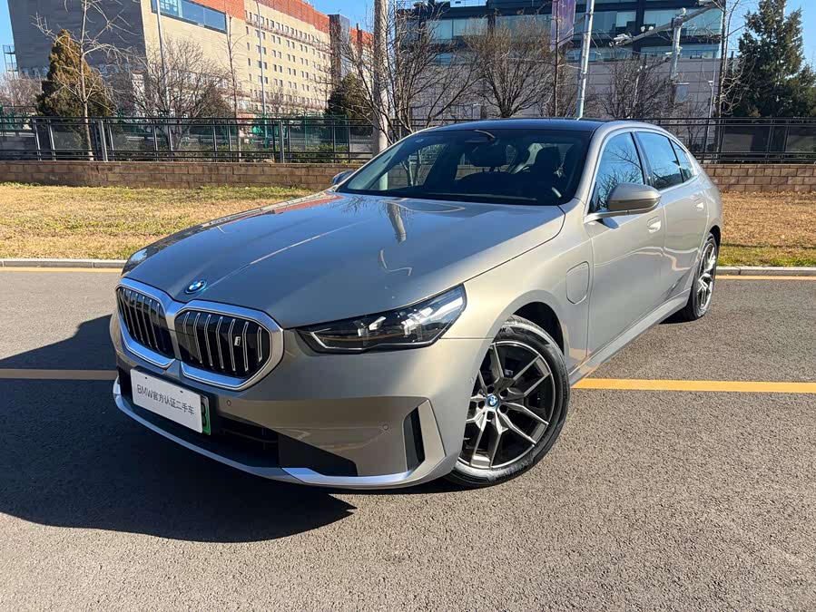 BMW i5 2024 car image #3