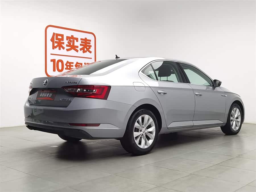 Skoda Superb 2017 car image #3