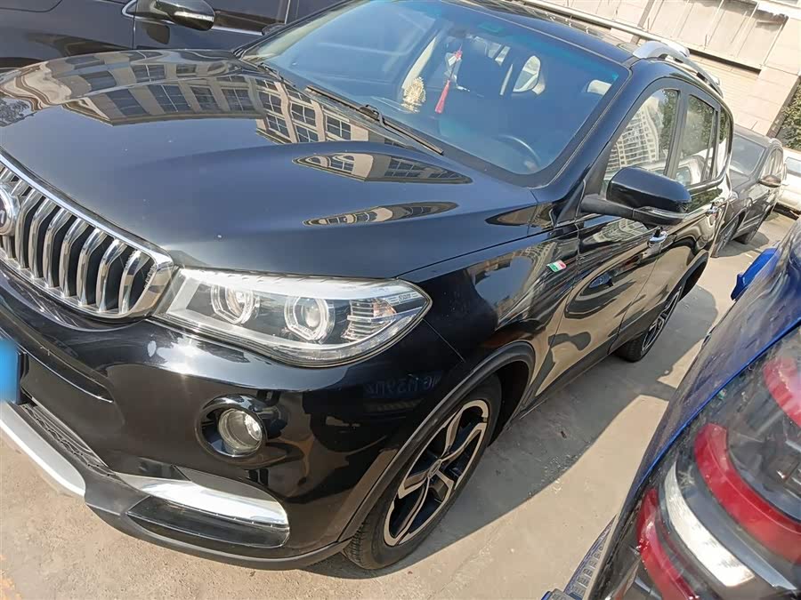 SWM X7 2017 #3 SWM X7 2017 car image #3