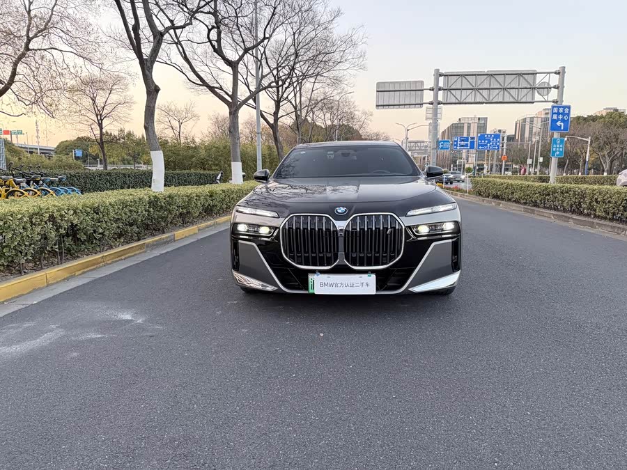 BMW i7 2024 imagen de coche #3