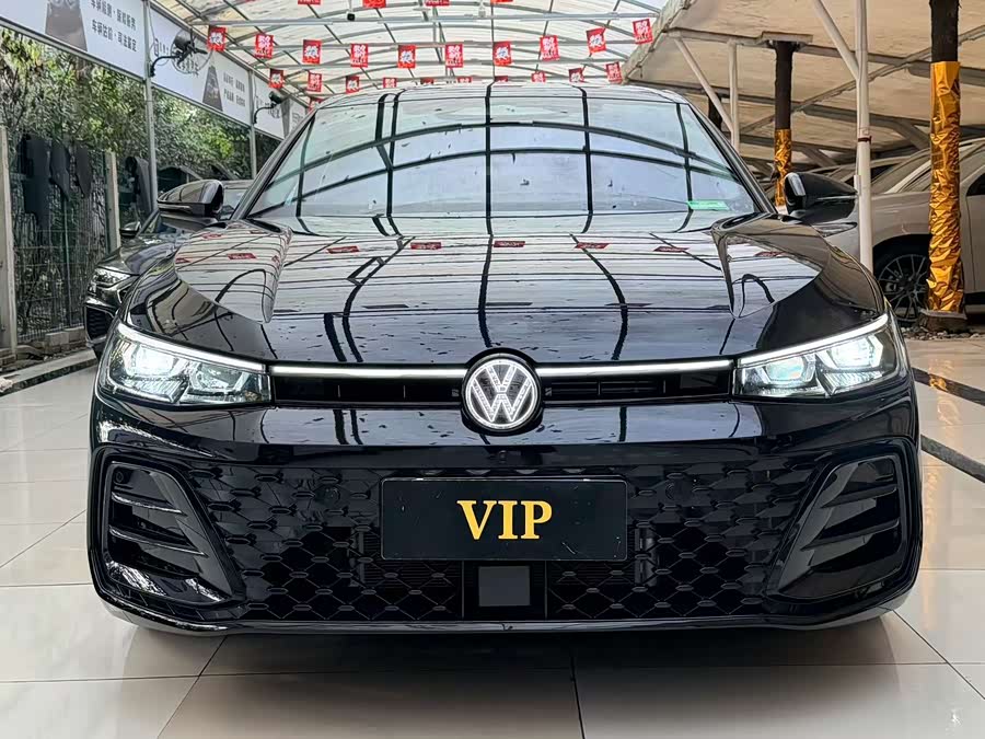 Volkswagen Passat 2024 car image #3