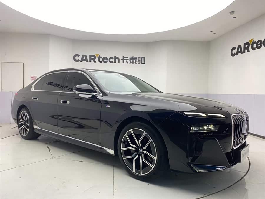 BMW 7 Series 2024 car image #3