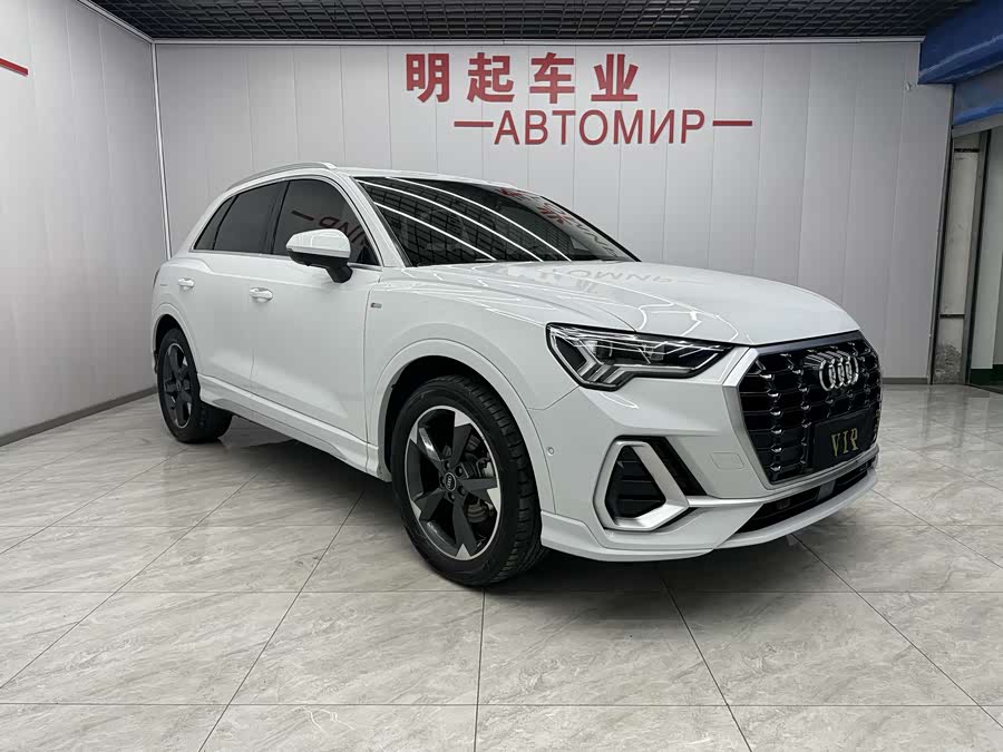 Audi Q3 2021 car image #3