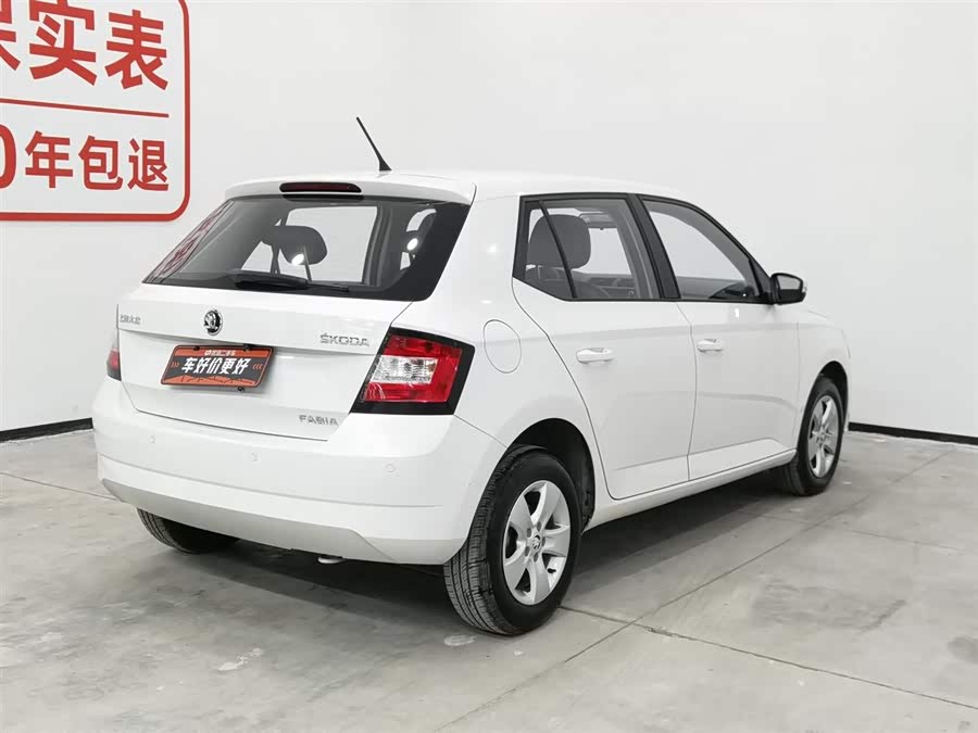 Skoda Fabia 2015 car image #3