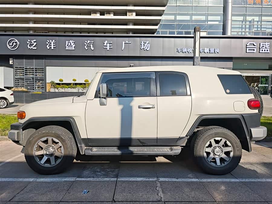 Toyota FJ Cruiser 2018 #3 Toyota FJ Cruiser 2018 car image #3