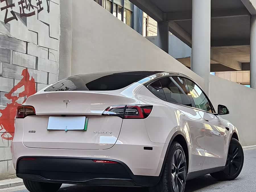Tesla Model Y 2024 #3 Tesla Model Y 2024 car image #3