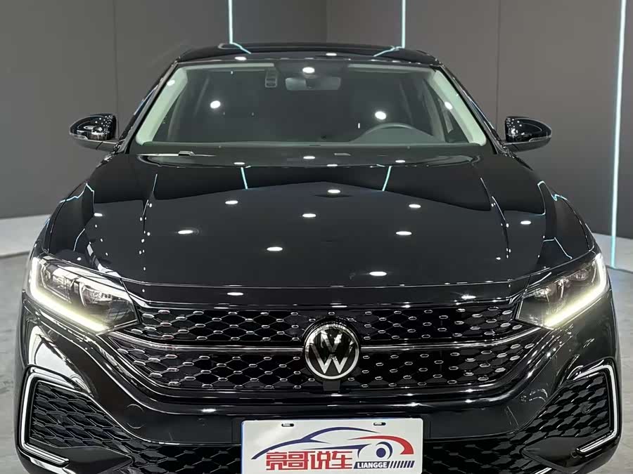 Volkswagen Passat 2024 car image #3