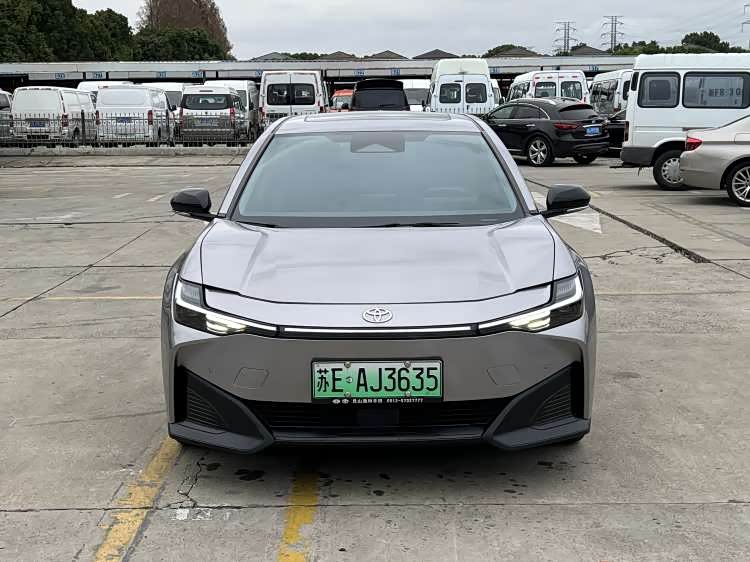 Toyota bZ3 2023 immagine di auto #3