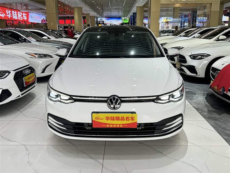 Volkswagen Golf 2021 car image #3