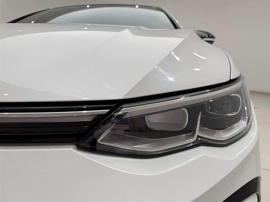 Volkswagen Golf 2022 car image #3